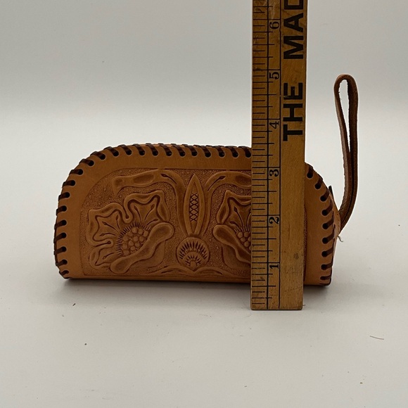 Vtg Cowhide Tooled Leather Coin Purse Wallet handmade Floral Indian Head NH - Picture 7 of 8
